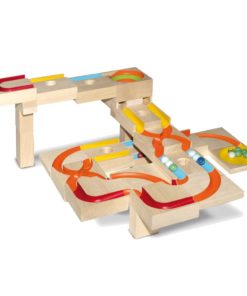 Zdjęcie: Kulodrom firmy Nic Toys, seria Kugelix - tor Duo, czyli z dwoma równoległymi trasami dla kulek; na konstrukcję skłądają się drewniane klocki w kolorze naturalnego drewna z kolorowymi żłobieniami trasy dla kulek