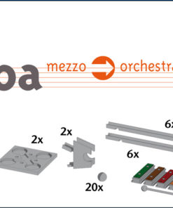 Elementy zestawu do budowy muzycznego kulodromu Mezzo > Orkiestra – widoczne drewniane elementy do budowy toru dla kulek oraz dzwonki (sztabki dźwiękowe) i metalowe kulki – obok każdego elementu podana liczba