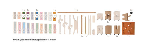 Elementy zestawu do budowy muzycznego kulodromu Piccolino > Mezzo – widoczne drewniane elementy do budowy toru dla kulek oraz dzwonki (sztabki dźwiękowe) i metalowe kulki – obok każdego elementu podana liczba